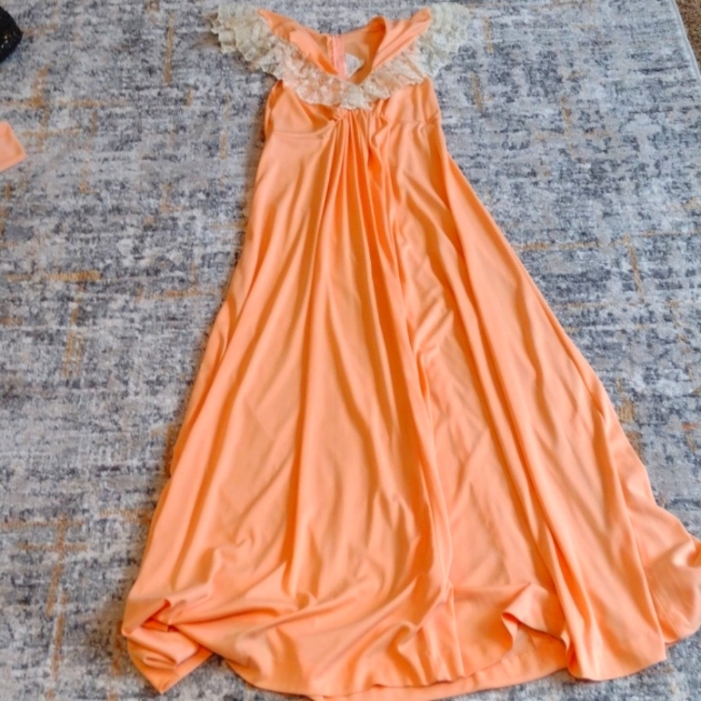 Vintage bridesmaid dress, peach, 11/12 J C Penney, 1970/80s